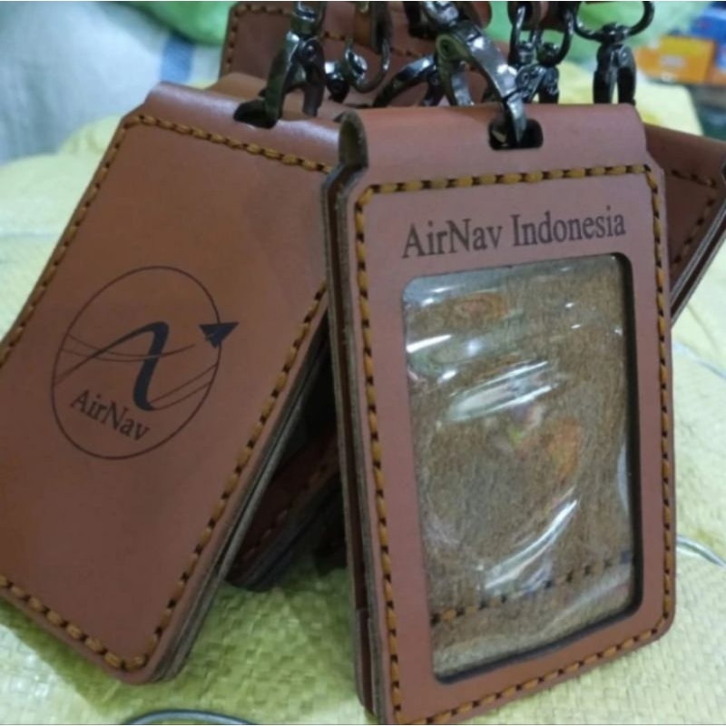 

HOLDER KALUNG ID CARD LOGO AIRNAV KULIT ASLI COKLAT MODEL LIPAT BEST QUALITY PREMIUM