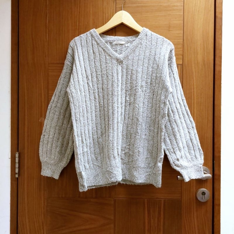 Preloved rajut sweater abu semi balon bahan kapas brand Glacier