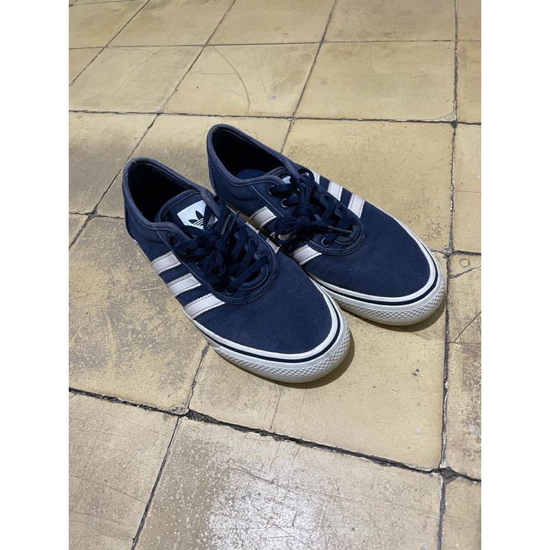 Adidas Adiease (size 42)