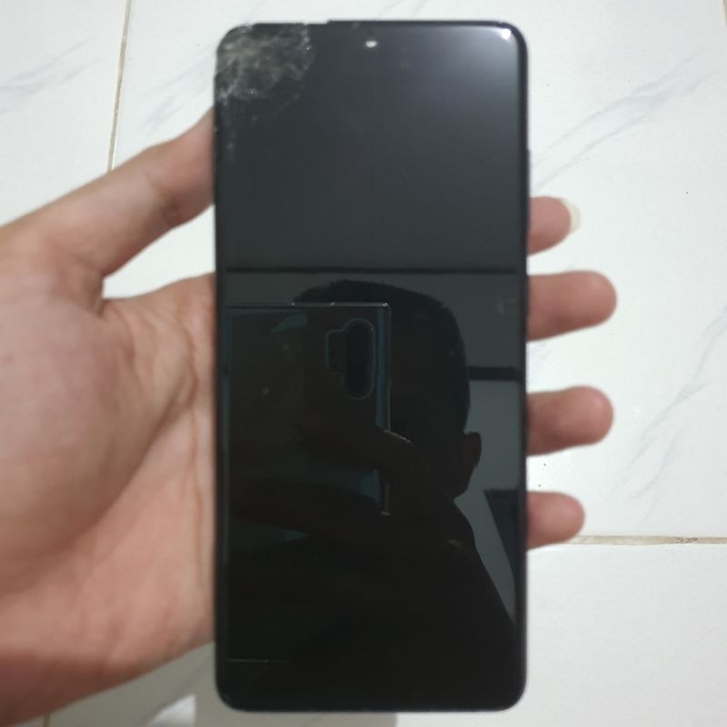 LCD dan TouchScreen Samsung S20 Plus Retak Gambling 2