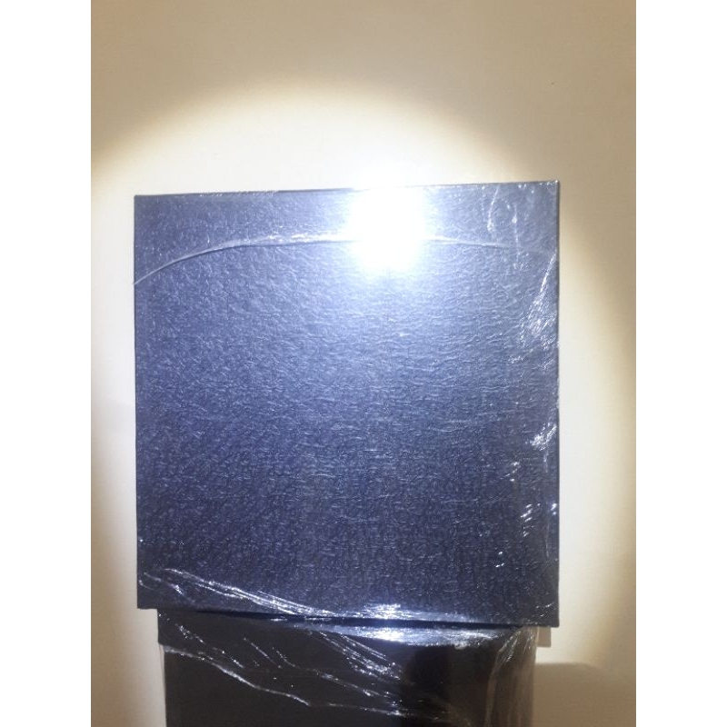 

Box Kotak Persegi 25x25x10/kardus/Gift Box/Round Box/Flower Box/Box Bunga/Bloom Box/box bulat/box petak/box kotak/diameter 15 t 15 /Gift Box/Round flower