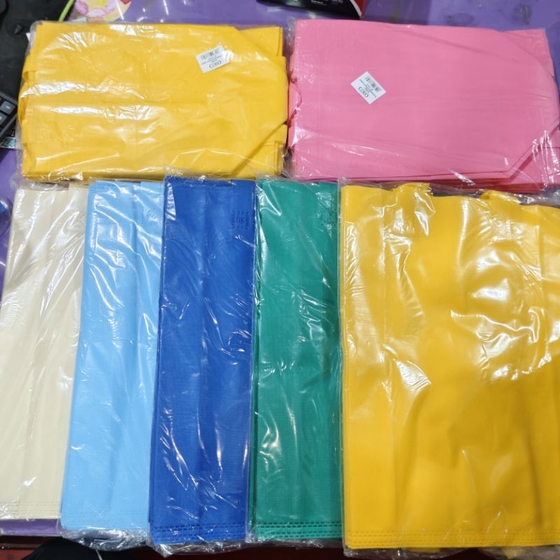 

Tas kain Spunbond tersedia 3 ukuran dan 9 warna, jual per pcs