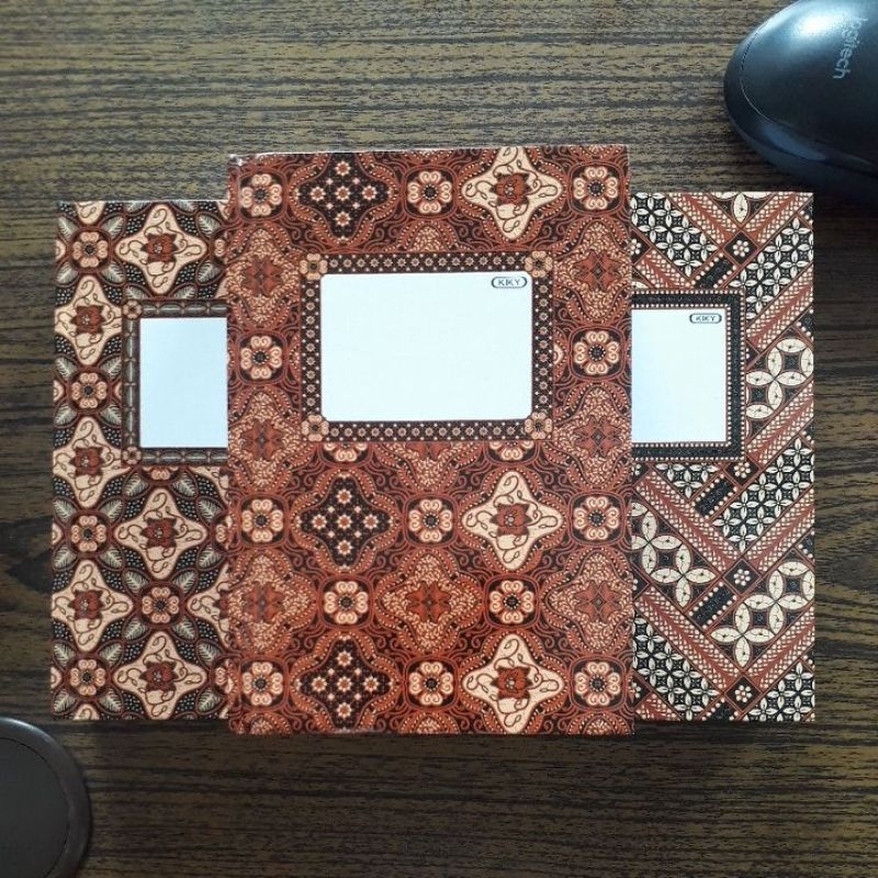 

BUKU HARD COVER (BATIK RANDOM) A6 300 : KIKY