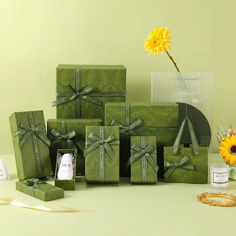 

Kotak Hadiah Hijau / Cocok Untuk Kado Hampers Gift Box Free Kertas Cacah Serut Kualitas Premium