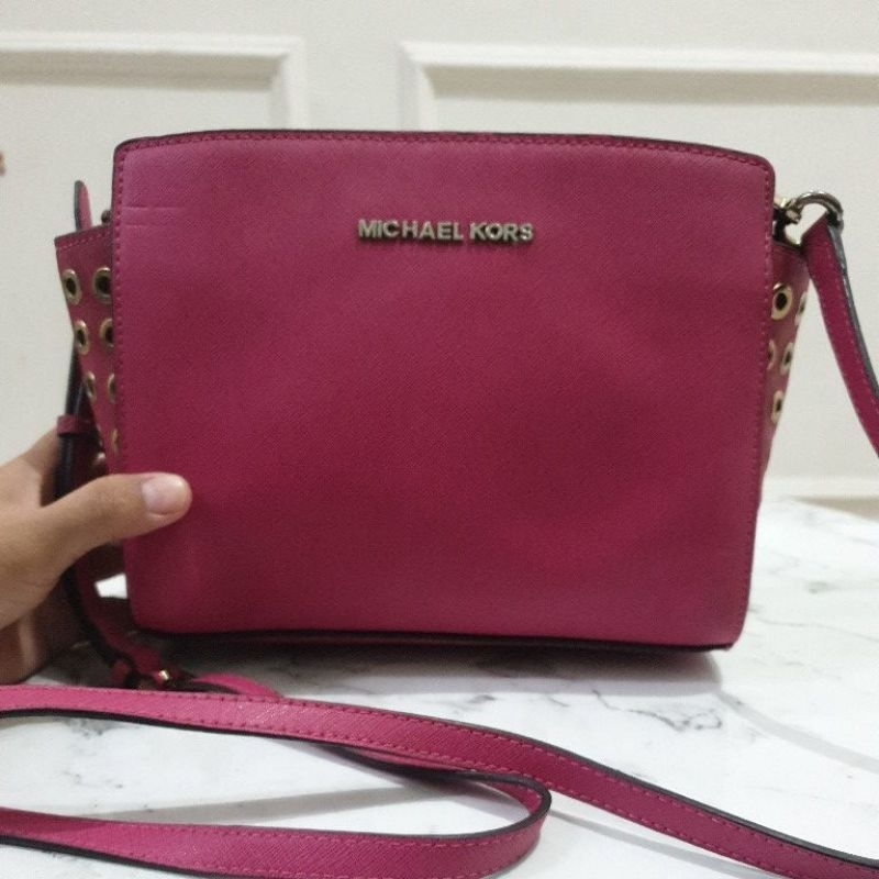 Preloved Tas sling/ selempang Michael Kors Selma Tali panjang bawaan