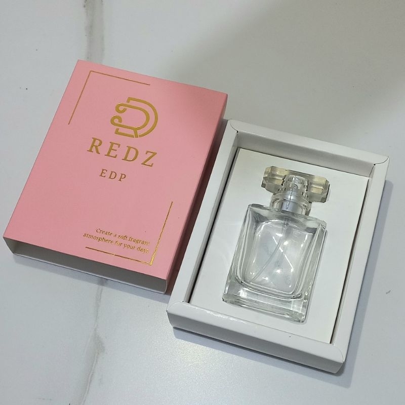 

BOX PARFUM UK. 12X9X3.5 BOX PUTIH TUTUP PINK (POLOS MIN ORDER 20PCS / LOGO MIN ORDER 100PCS)