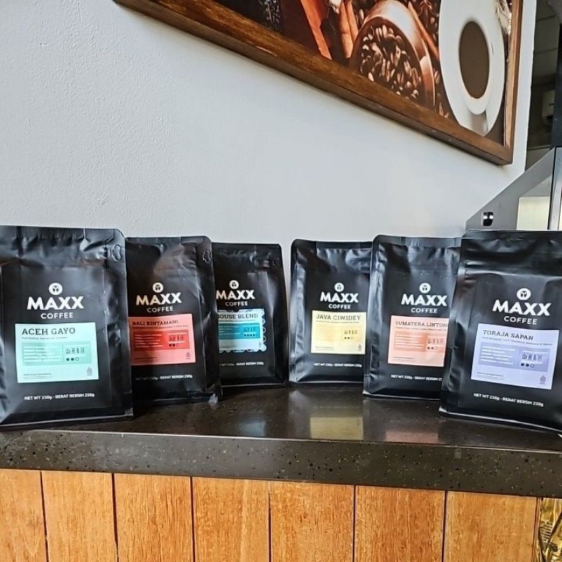 

Single origin / whole beans aceh gayo, bali kintamani, house blend, java ciwidey, sumatera lintong, Toraja Sampan.