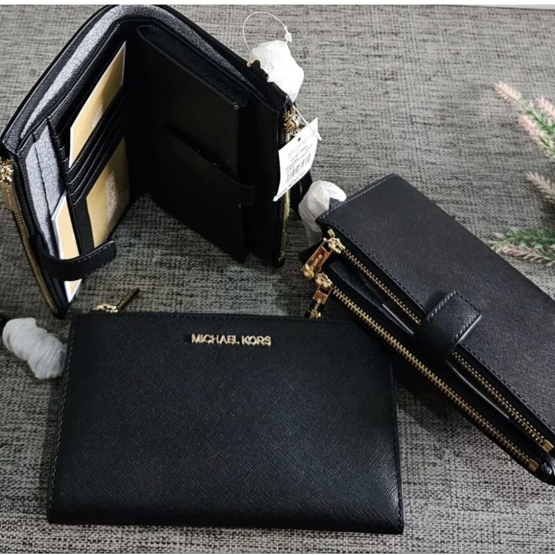 Dompet wanita MK jet set travel double zip wrislet  black