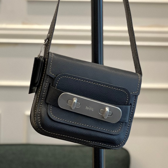 [DEFECT] - Coach Swagger Shoulder Women's Bag