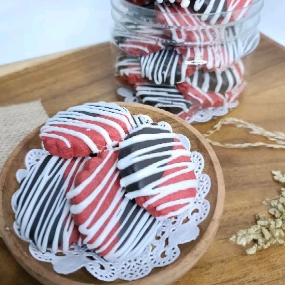 

Kue Kering Choco Velvet Kubitten