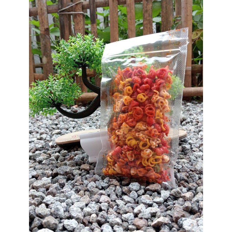 

kerupuk seblak kerupuk Gelung pedas daun jeruk 100grm