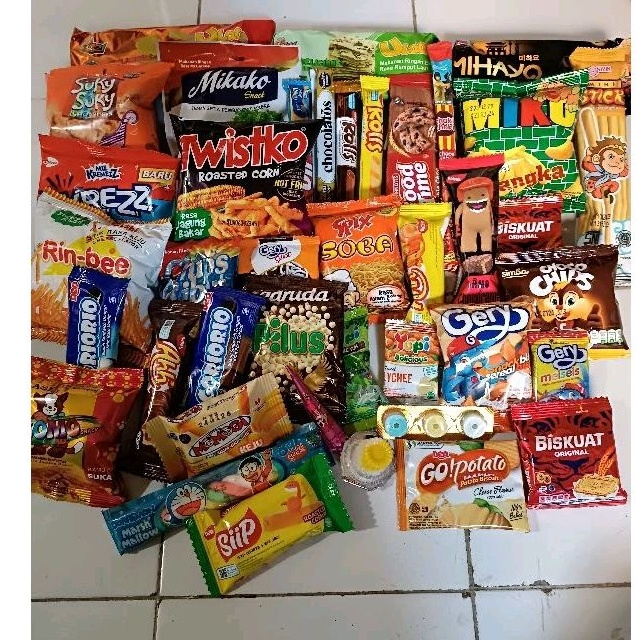 

aneka Snack campur satu paket cemilan mix varian