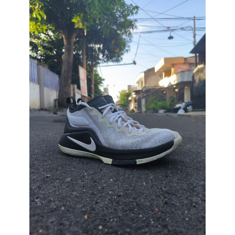 Lebron Witness 2 White Black Edition (second 8/10)