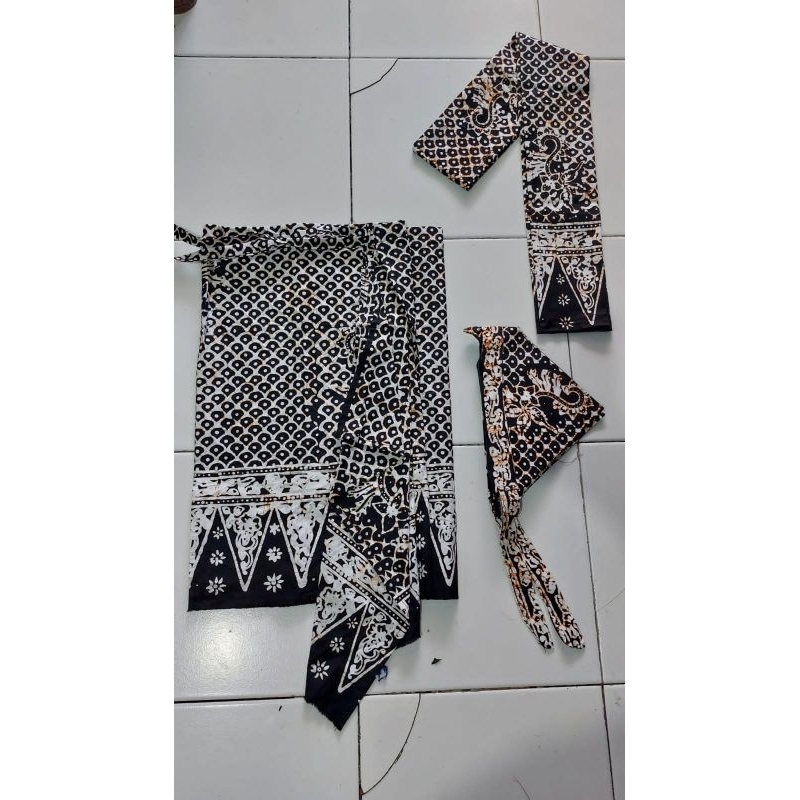 BAJU ADAT COWOK BANYUWANGI