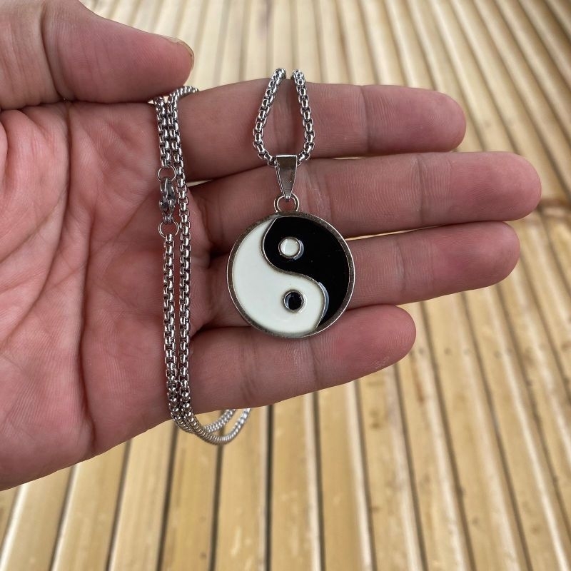Kalung YinYang Bulat Keren Fashionable / Kalung Liontin Yin Yang Naruto Pria Wanita High Quality