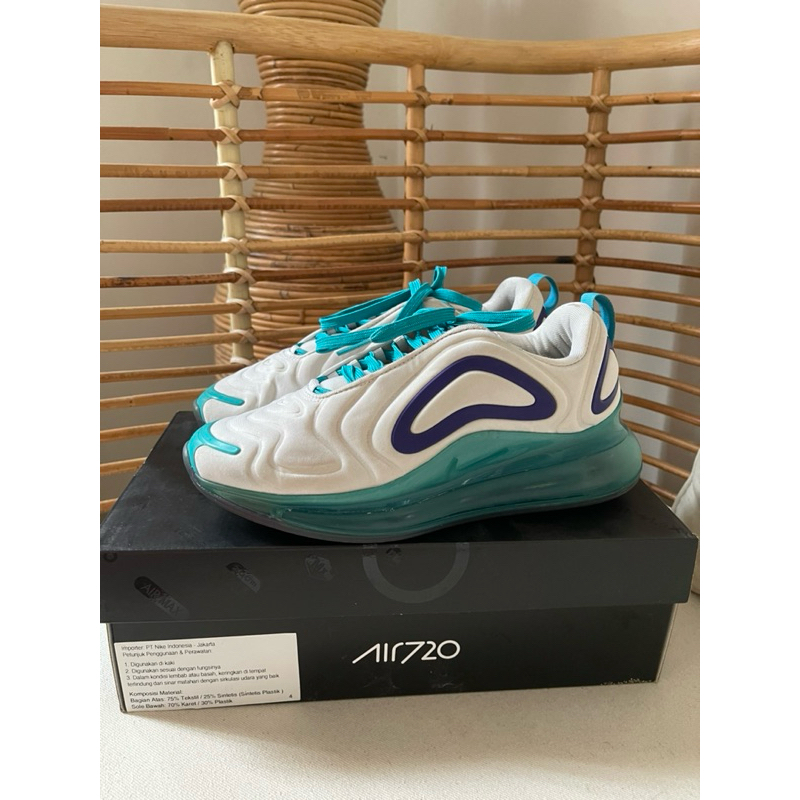 Sepatu Nike air720