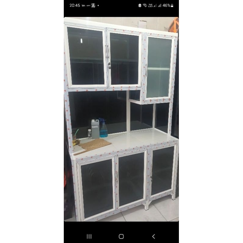 metro aluminium-lemari makan- 3 pintu putih pakai meja