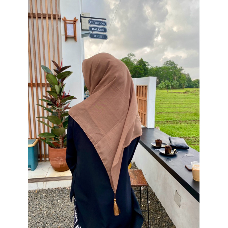 HIJAB SEGI EMPAT TASEL PARIS PREMIUM JUMBO