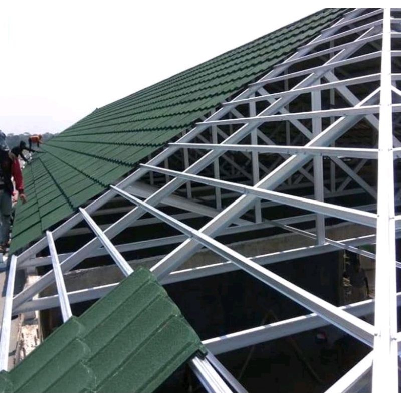 pemasangan rangka baja ringan atap genteng metal pasir