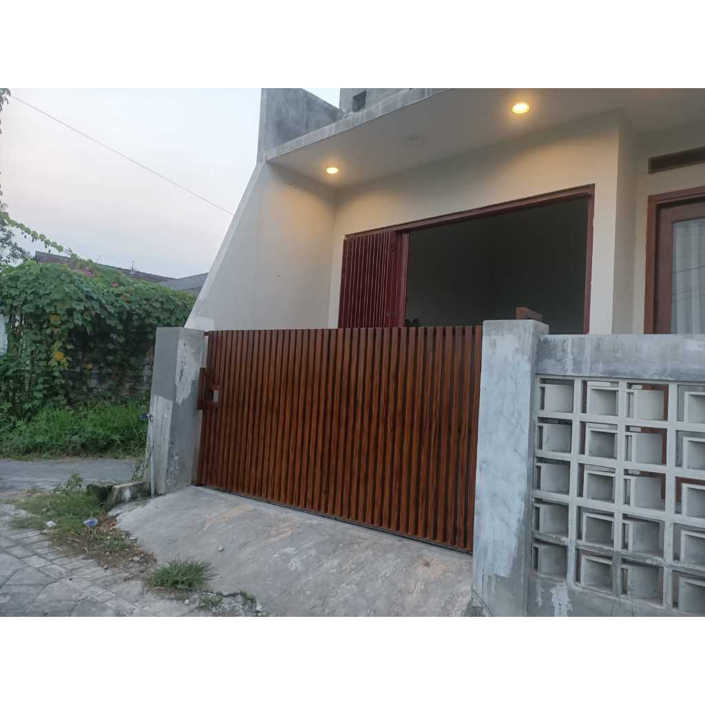 Pagar besi motif kayu