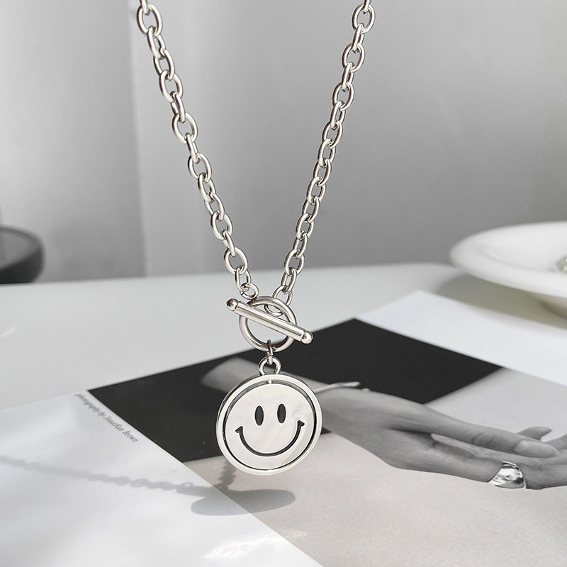 Fashionable Simple Smile Pendant Hip Hop Pria dan Wanita Kalung