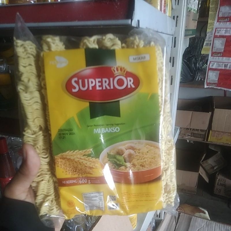 

MIE BAKSO SUPERIOR (MIE KERING)