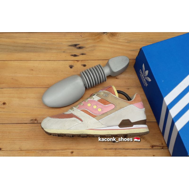 SEPATU SNEAKERS CASUAL SAUCONY COURAGEOUS FUTURE ORIGINAL