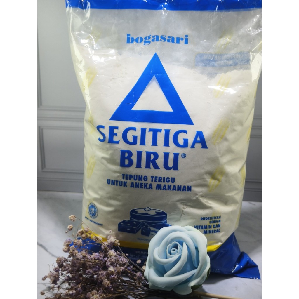 

Bogasari Tepung Terigu Segitiga Biru Ekonomis 1 kg / Tepung Serbaguna