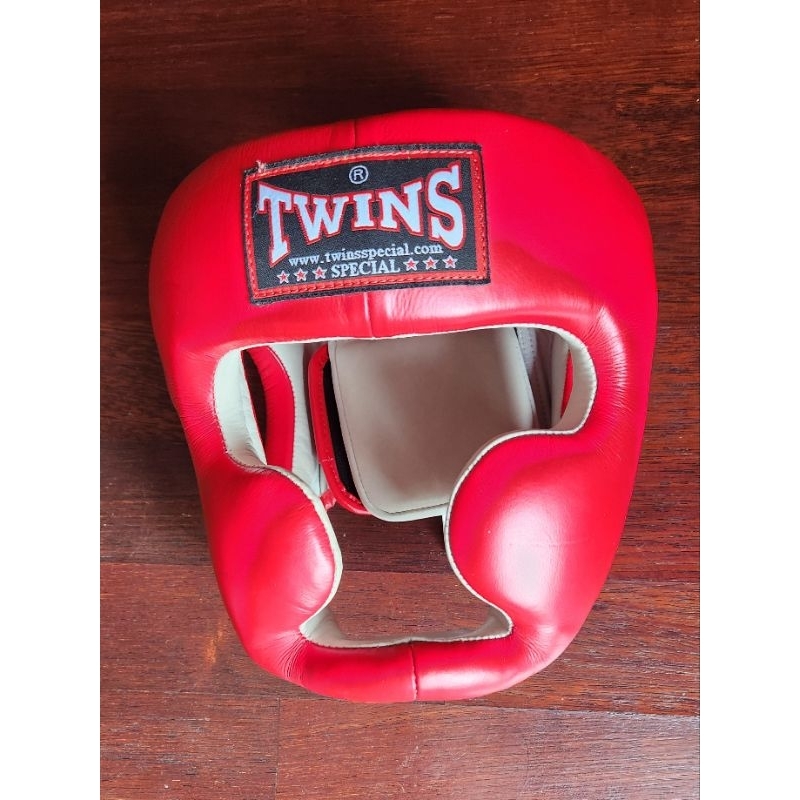 Preloved Twins Special Head Guard untuk Boxing, MuayThai. Second-hand.