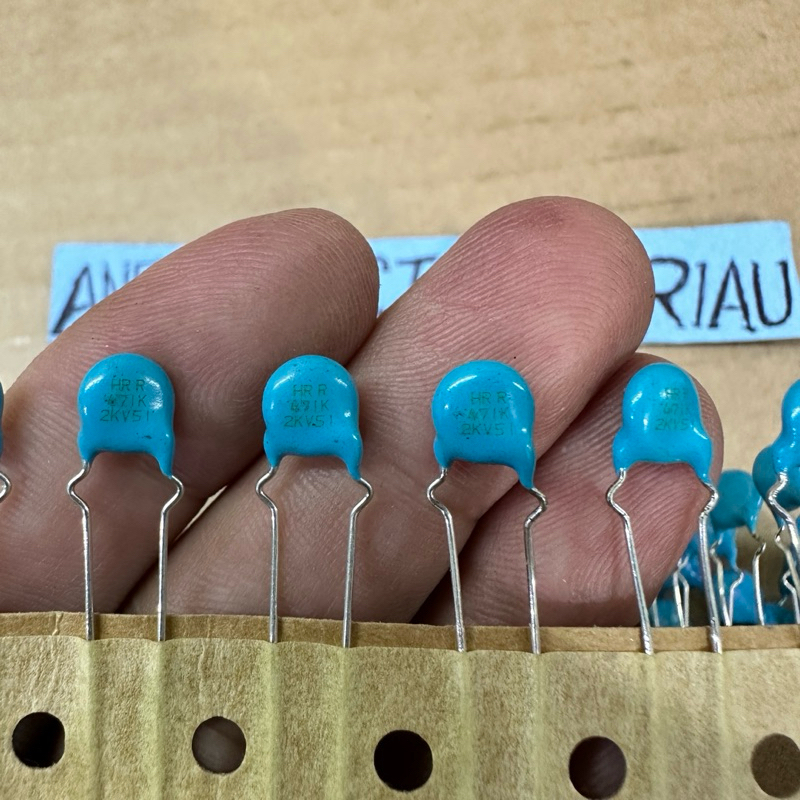 KAPASITOR 471  2kV CAPASITOR 471K 2KV MODEL RENTENG