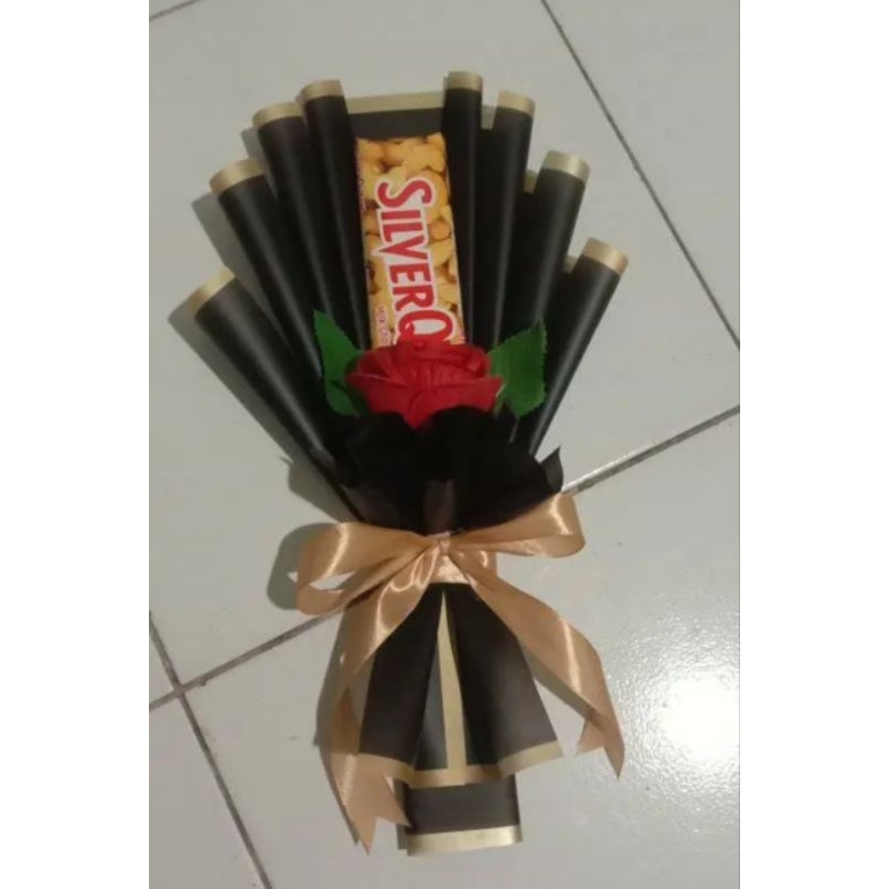 

buket valentine coklat silverqueen 58gr