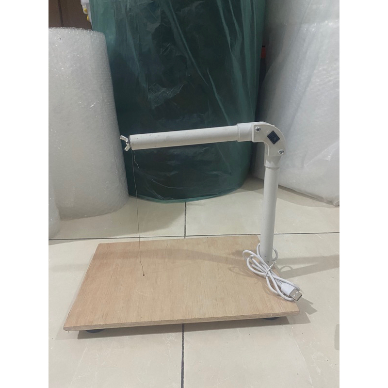 

Styrofoam Cutter/ Alat potong Styrofoam / pemotong styrofoam bentuk meja ukuran 20x30 cm. Dengan led Lampu
