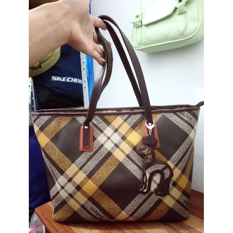 Hazzys Tote Bag