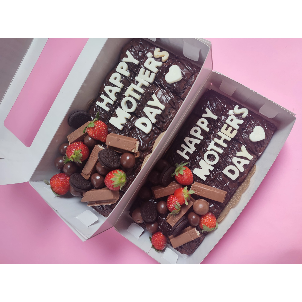 

Brownies birthday strawberry ukuran 20x10