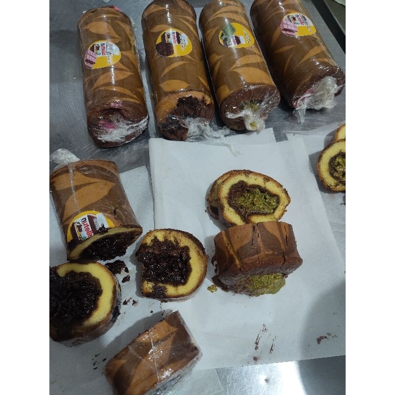 

BOLU TAPAK KUDO DENGAN TOPING NUTELA DAN CHOCOLATE, MATCHA, ATAU STROBELI CRUNCHY