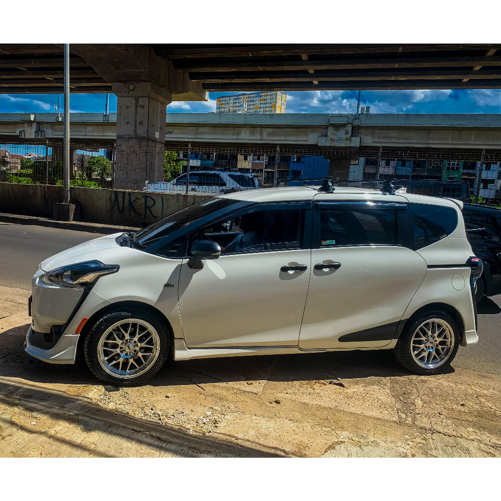 VELG MOBIL SIENTA RING17 HSR OITA R17 SILVER PELEK CELONG LEBAR7