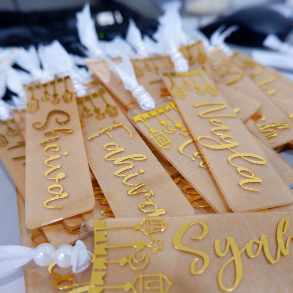 

Pembatas Buku Pembatas Al-Qur'an Bookmark Akrilik custom nama