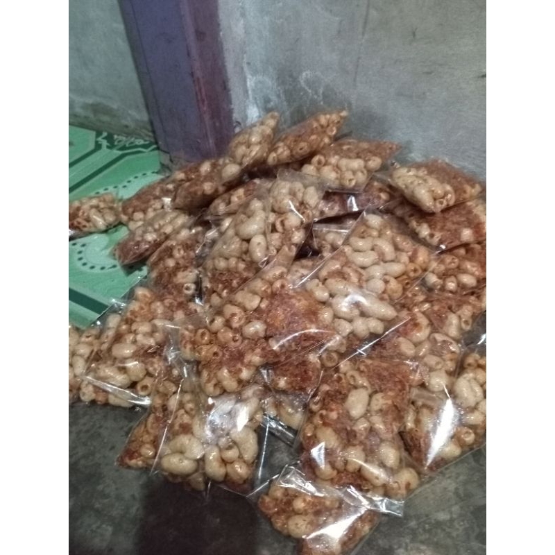 

sambal bawang macaroni, teman nya nasi putih cuma 3.000
