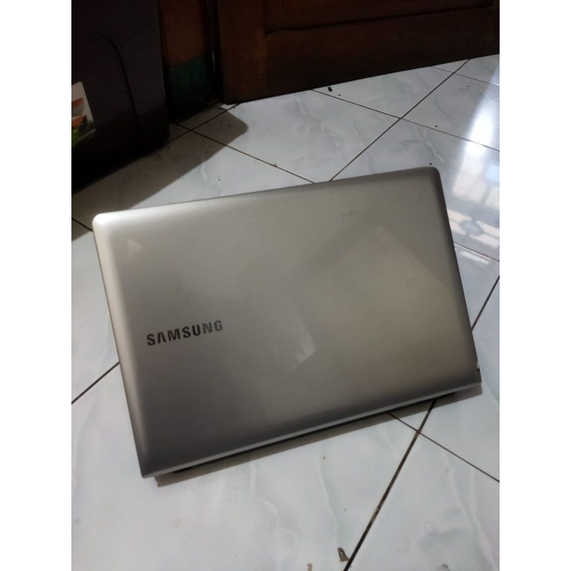 Laptop samsung NP275E4V Murah second Malang