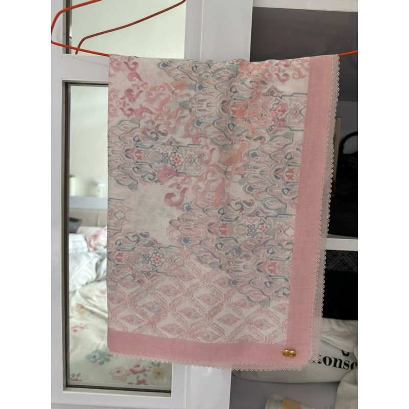 granada series button scarves