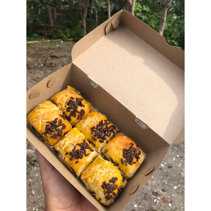 

Bolen pisang 1 box isi 6