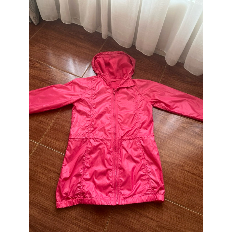 brand uniqlo parasut jaket