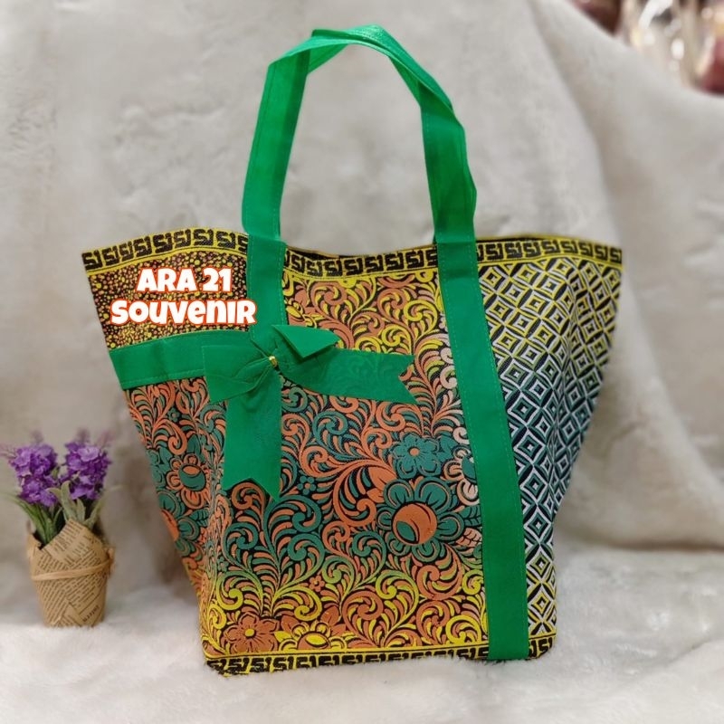 

Tas Hidangan Nasi Box | Pernikahan Pengajian Syukuran Hajatan 21 x 21 cm