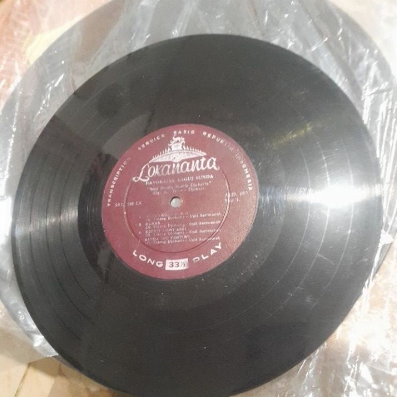 vinyl piringan hitam 9"  lokananta rangkaian lagu2 sunda seni sunda studio djakarta no cover
