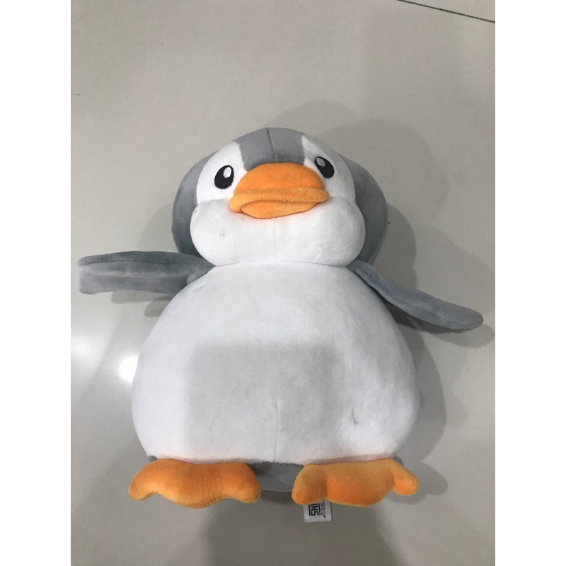 Boneka Pinguin besar