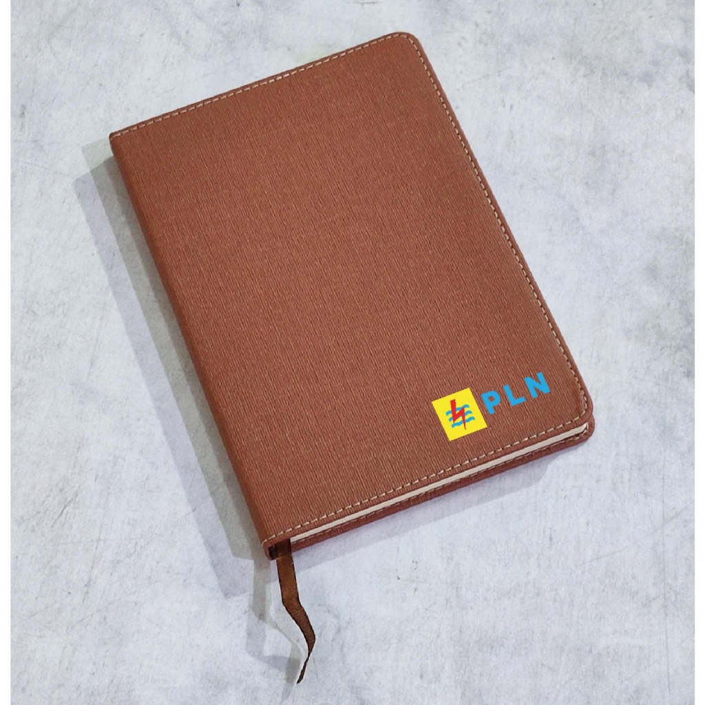 

Note Block Kulit A5 Custom Logo PLN / Buku Agenda A5 Souvenir Kantor Perusahaan / Notebook Printing 1 Sisi