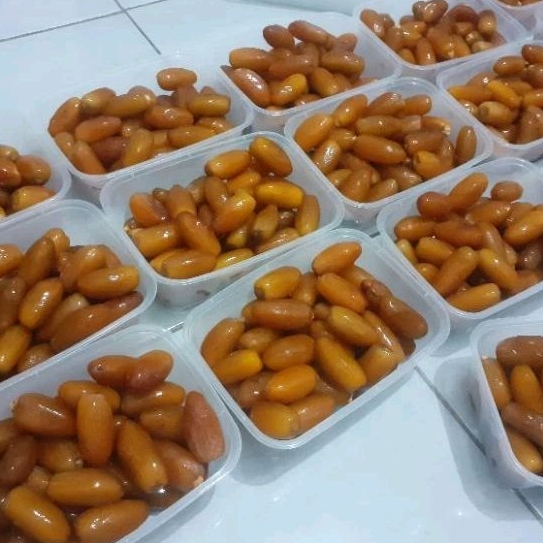 

Kurma basah fresh mateng lembut manis original berkualitas oleh-oleh haji dan umroh promo romadhon
