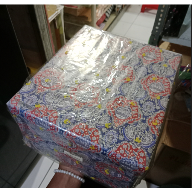 

KOTAK KADO BATIK / KOTAK KADO HADIAH / KOTAK KADO HAMPERS / PARCEL MANIA MAGELANG