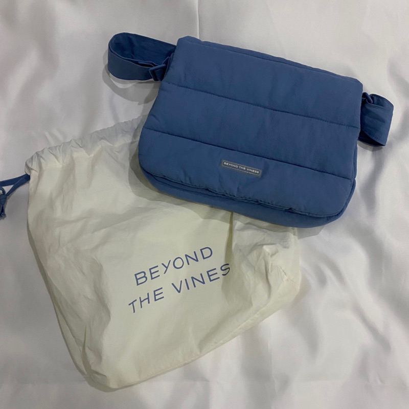 preloved Beyond the Vines BTV - Poofy Bag in Periwinkle