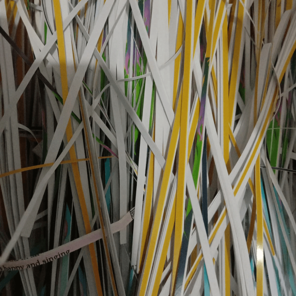 

Kertas Cacah Packing WARNA RANDOM 1 kg